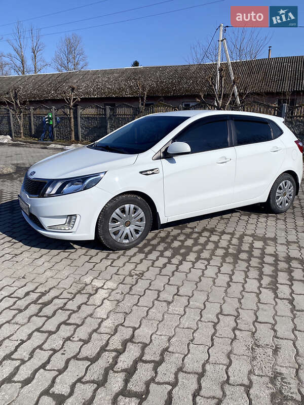 Хэтчбек Kia Rio 2012 в Городке