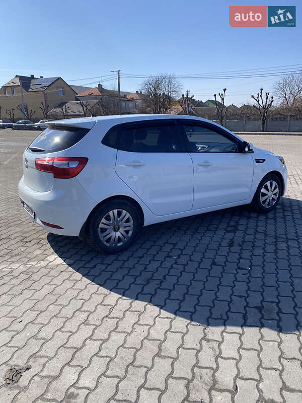 Хэтчбек Kia Rio 2012 в Городке