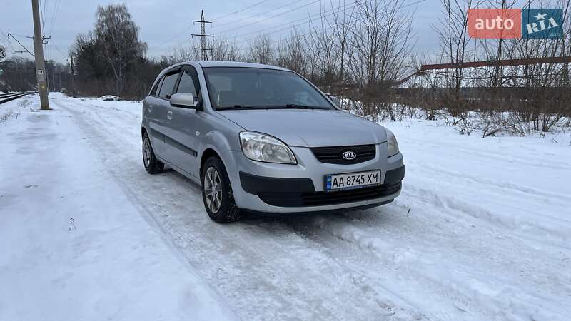 Хэтчбек Kia Rio 2008 в Киеве