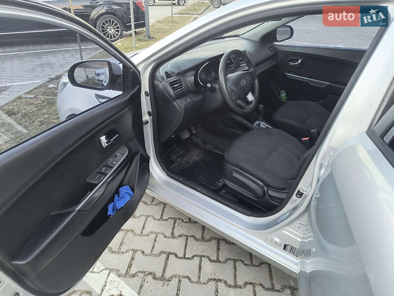 Седан Kia Rio 2012 в Винниках