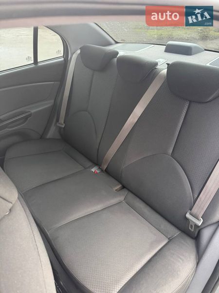 Седан Kia Rio 2011 в Киеве