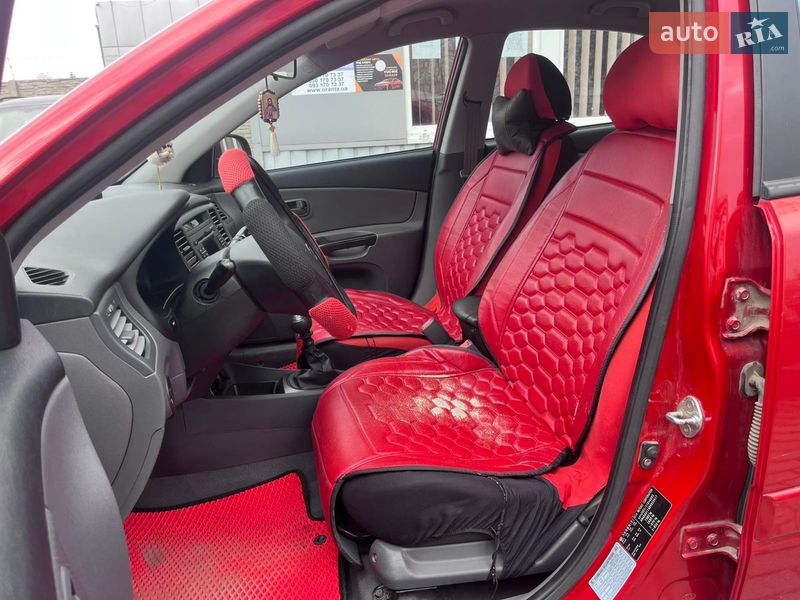 Седан Kia Rio 2011 в Николаеве