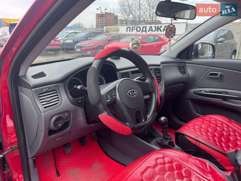 Седан Kia Rio 2011 в Николаеве