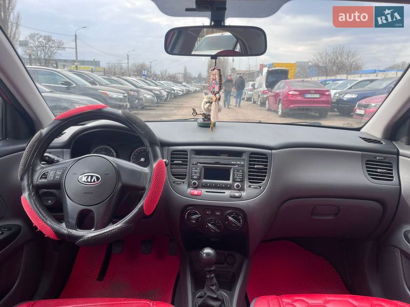 Седан Kia Rio 2011 в Николаеве