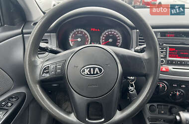 Хэтчбек Kia Rio 2010 в Киеве