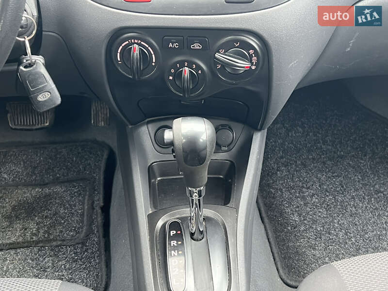 Хетчбек Kia Rio 2010 в Києві