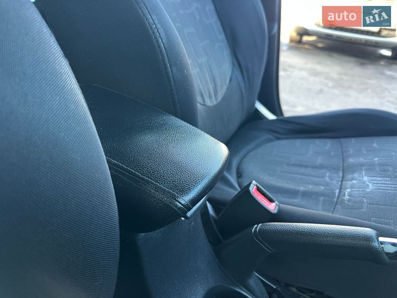 Седан Kia Rio 2012 в Хмельницком