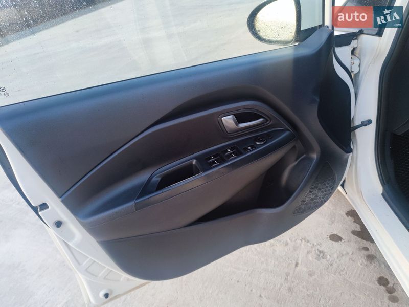 Хетчбек Kia Rio 2013 в Ужгороді