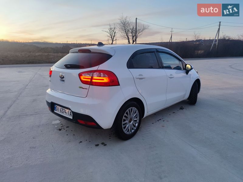 Хетчбек Kia Rio 2013 в Ужгороді