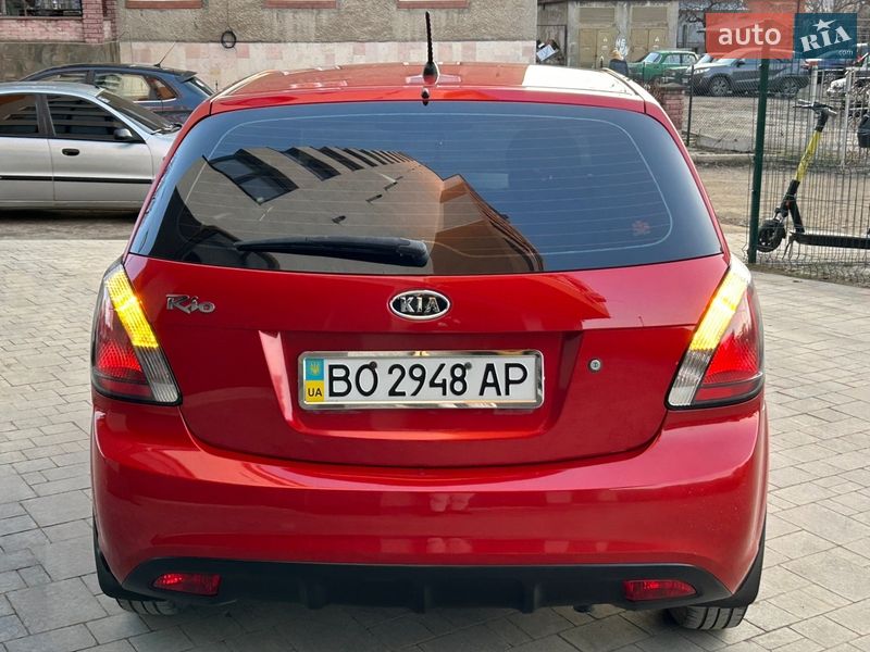 Хэтчбек Kia Rio 2010 в Ивано-Франковске