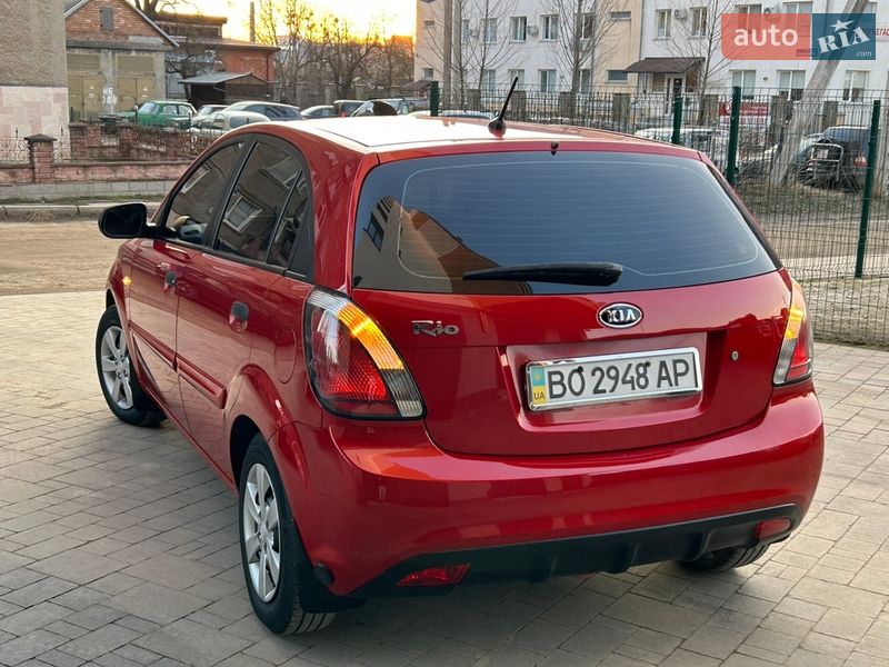 Хэтчбек Kia Rio 2010 в Ивано-Франковске