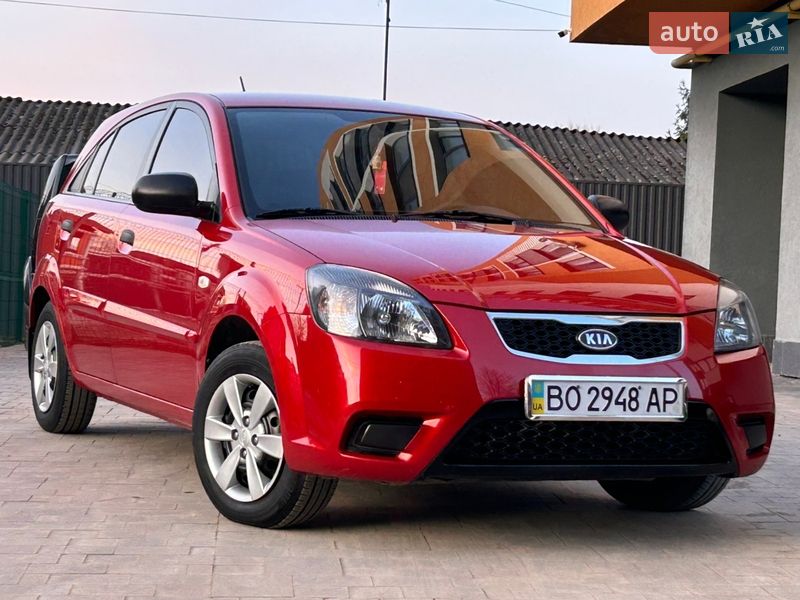 Хэтчбек Kia Rio 2010 в Ивано-Франковске