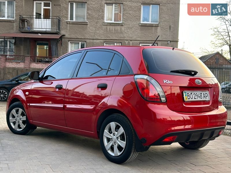 Хэтчбек Kia Rio 2010 в Ивано-Франковске