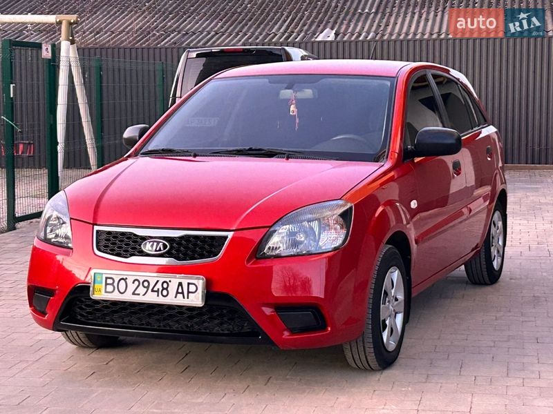 Хэтчбек Kia Rio 2010 в Ивано-Франковске
