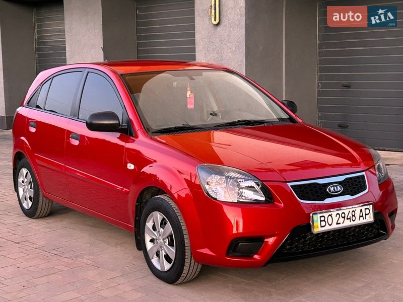 Хэтчбек Kia Rio 2010 в Ивано-Франковске