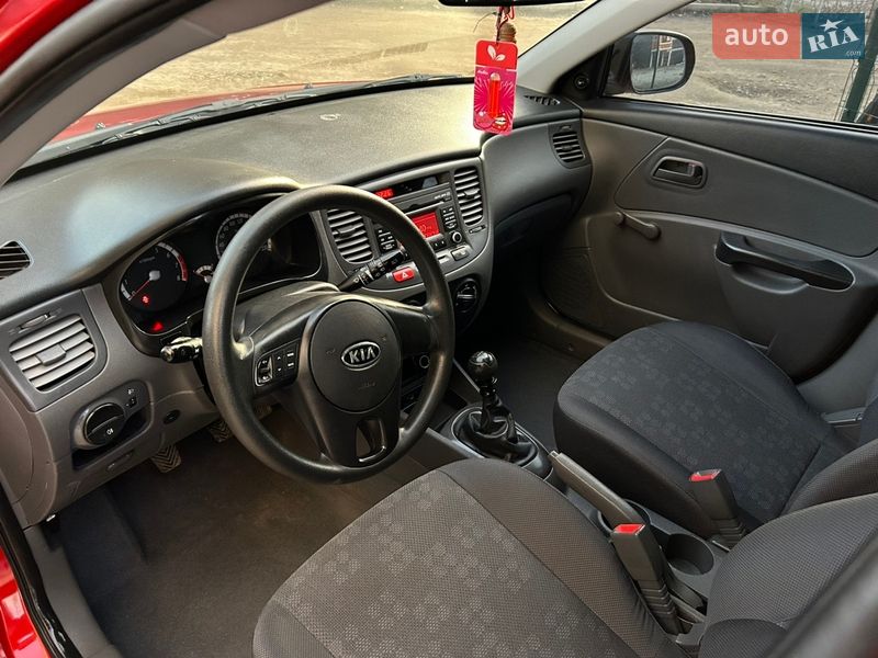 Хэтчбек Kia Rio 2010 в Ивано-Франковске