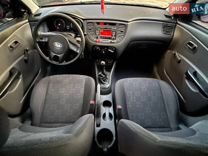 Хэтчбек Kia Rio 2010 в Ивано-Франковске