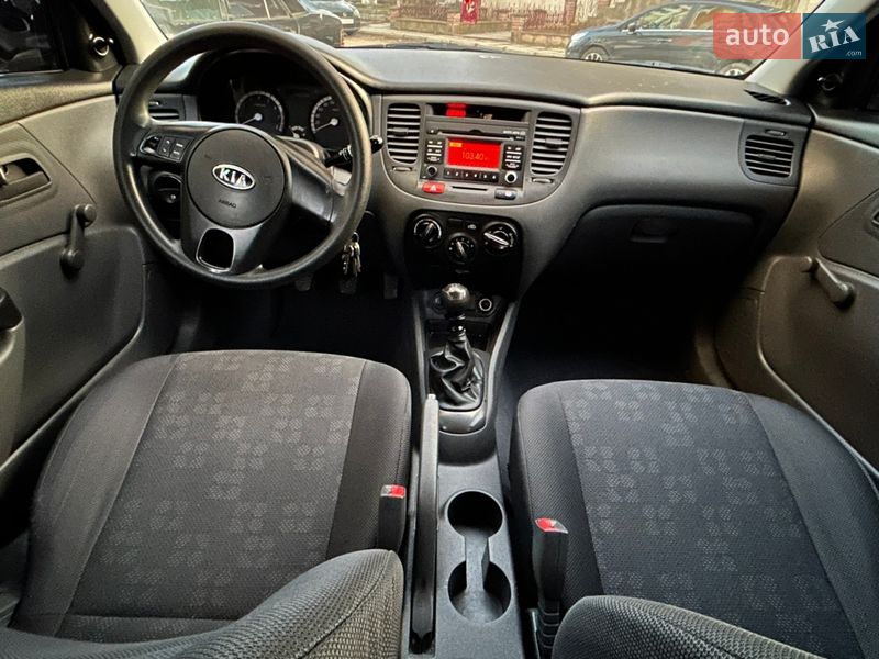 Хэтчбек Kia Rio 2010 в Ивано-Франковске
