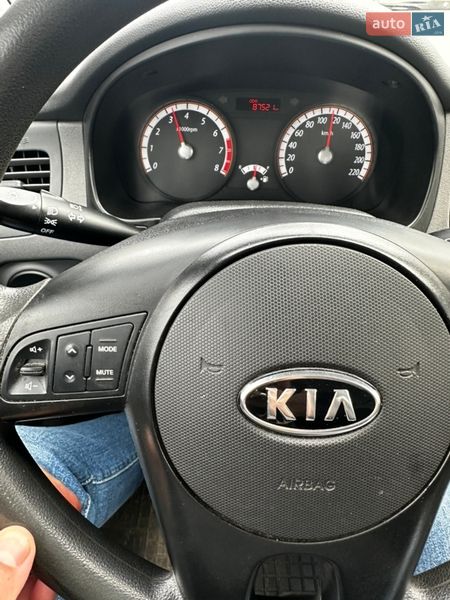 Хэтчбек Kia Rio 2010 в Запорожье