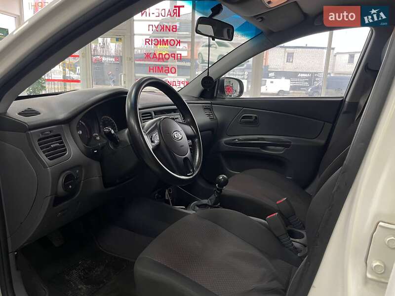 Седан Kia Rio 2010 в Киеве