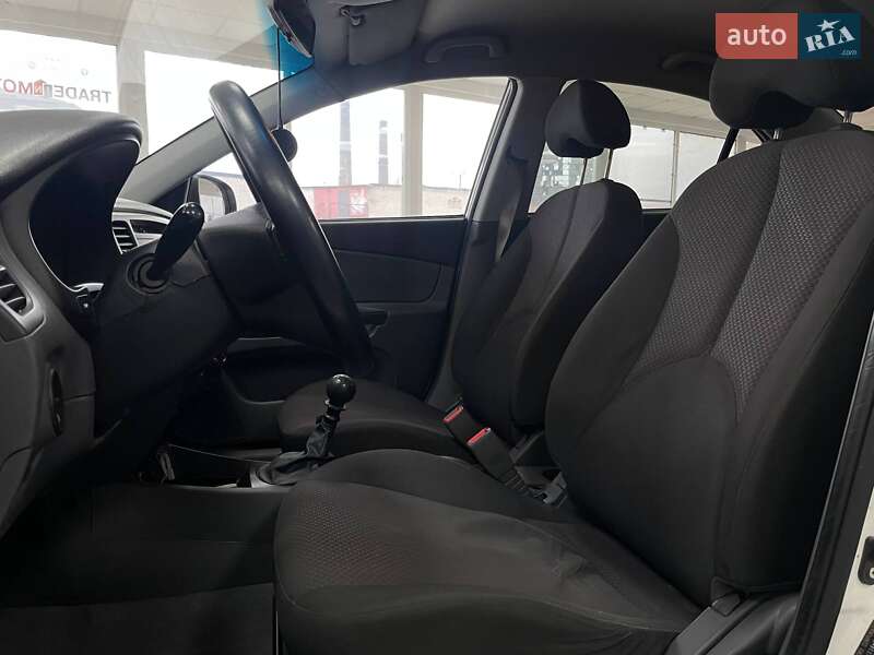 Седан Kia Rio 2010 в Киеве