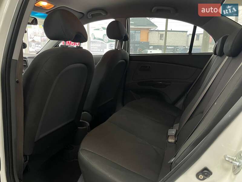 Седан Kia Rio 2010 в Киеве