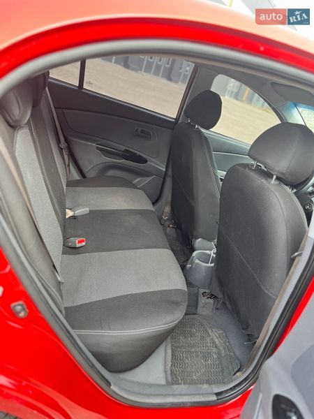 Седан Kia Rio 2010 в Вишневом