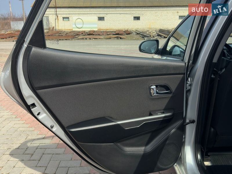 Седан Kia Rio 2012 в Ладыжине фото 14 Седан Kia Rio 2012 в Ладыжине