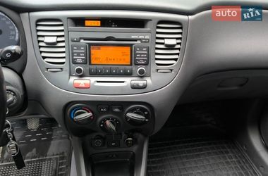 Хэтчбек Kia Rio 2009 в Ровно
