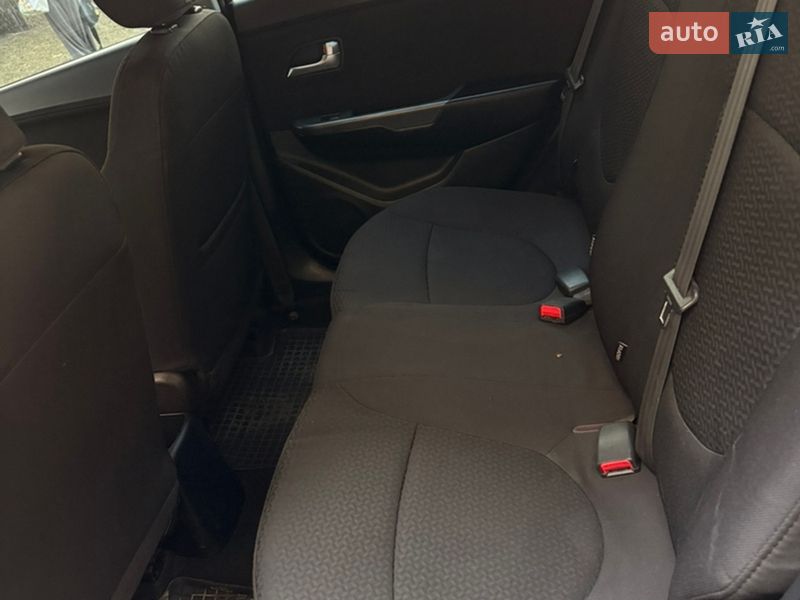 Седан Kia Rio 2013 в Киеве