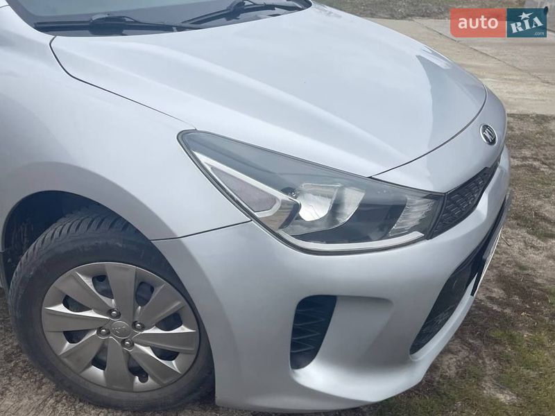Седан Kia Rio 2017 в Зміїві