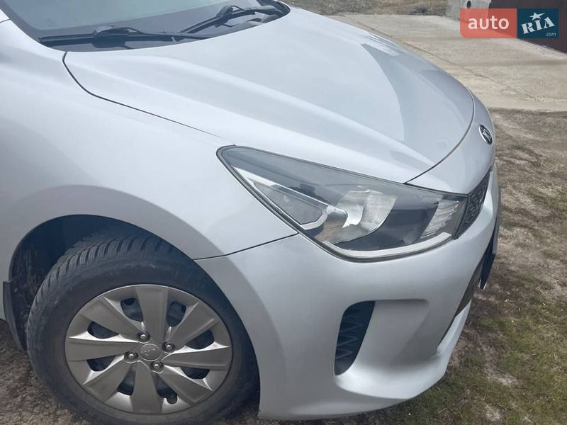 Седан Kia Rio 2017 в Зміїві