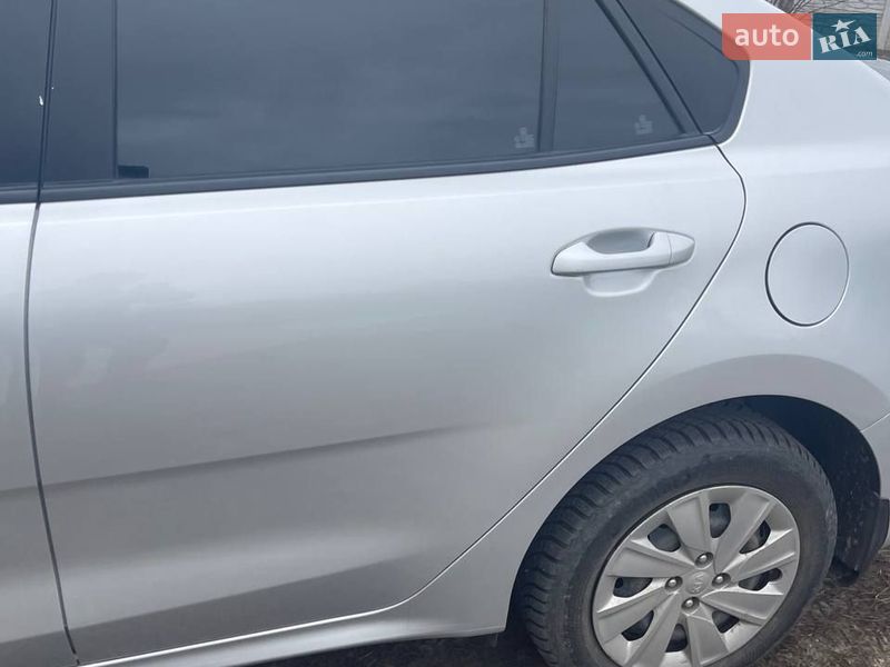 Седан Kia Rio 2017 в Зміїві