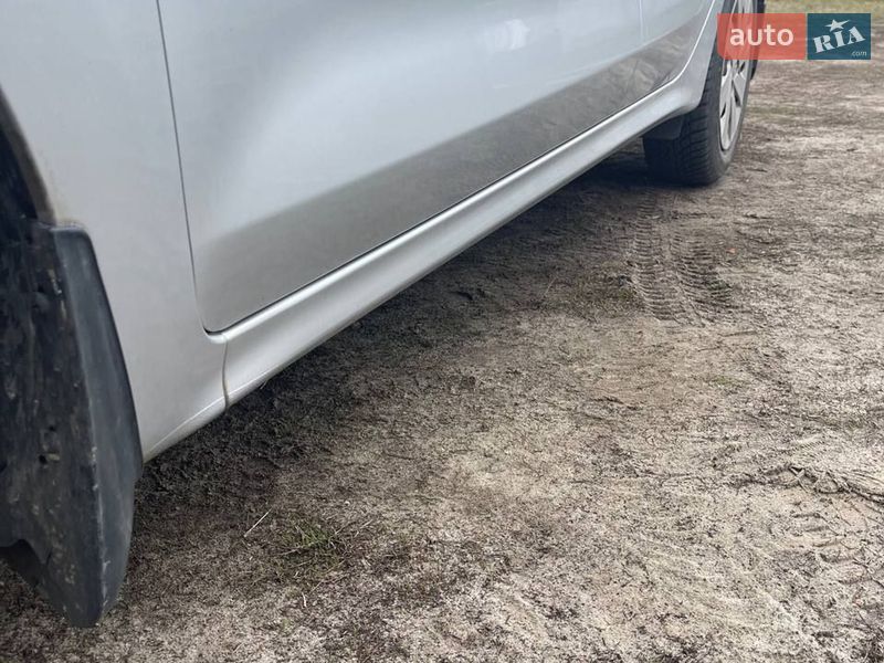 Седан Kia Rio 2017 в Зміїві