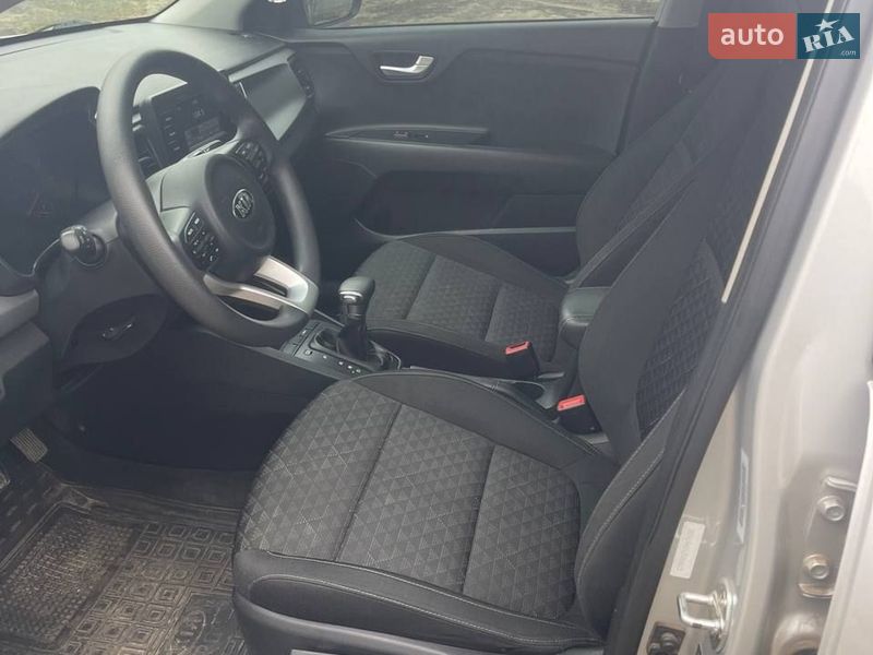 Седан Kia Rio 2017 в Зміїві
