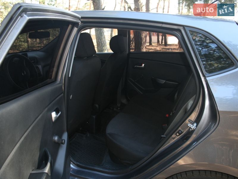Хэтчбек Kia Rio 2012 в Киеве фото 10 Хэтчбек Kia Rio 2012 в Киеве