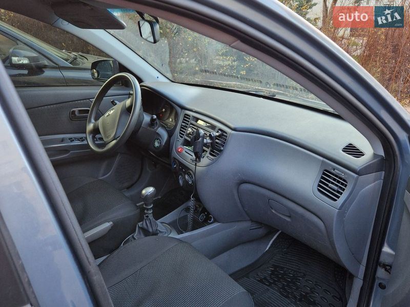 Седан Kia Rio 2007 в Вишневом фото 8 Седан Kia Rio 2007 в Вишневом