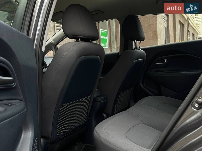 Седан Kia Rio 2015 в Николаеве