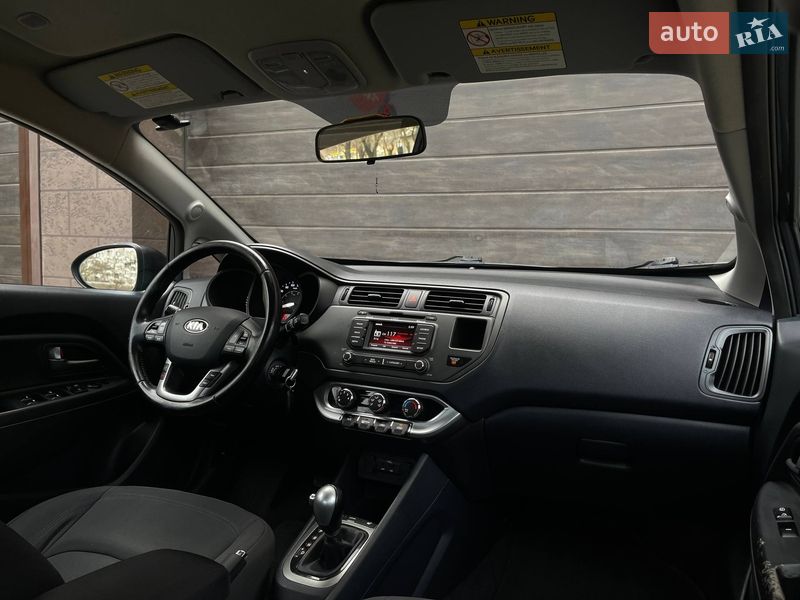 Седан Kia Rio 2015 в Николаеве