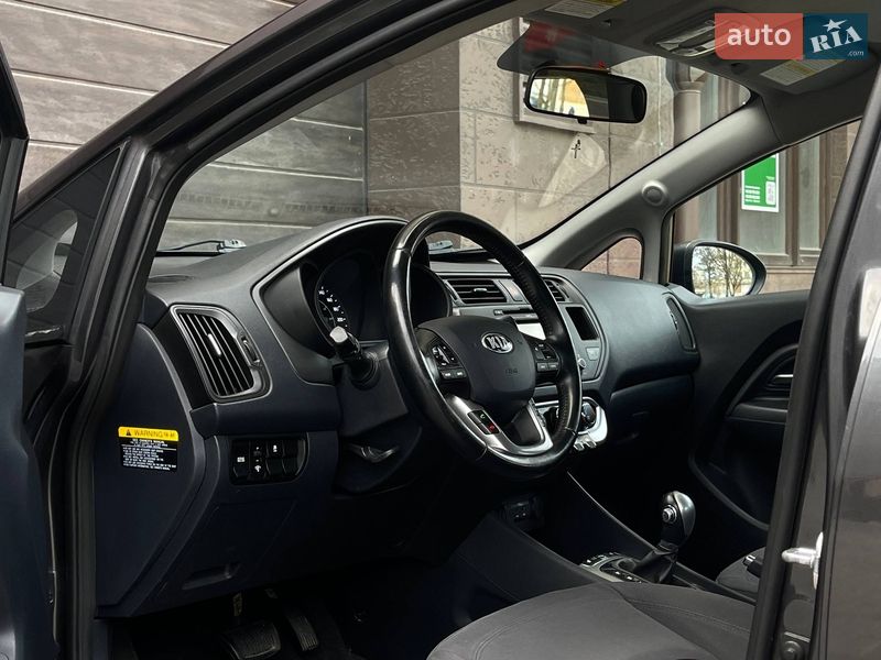 Седан Kia Rio 2015 в Николаеве