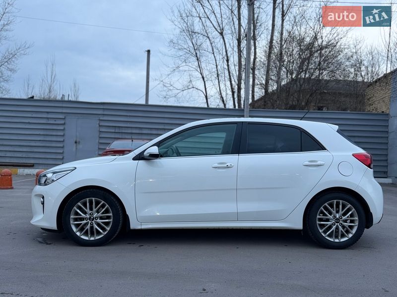Хэтчбек Kia Rio 2017 в Киеве