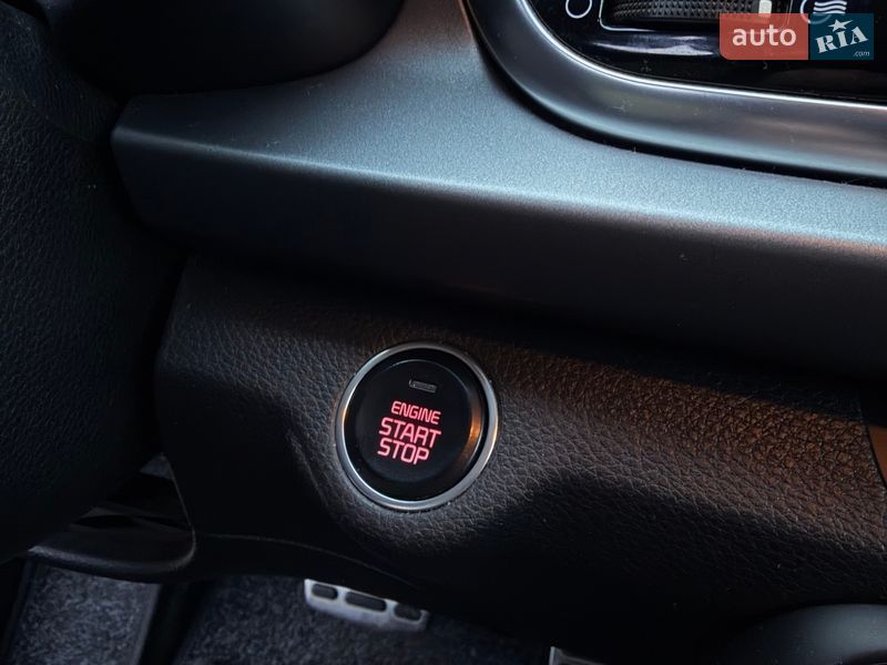 Хэтчбек Kia Rio 2017 в Киеве