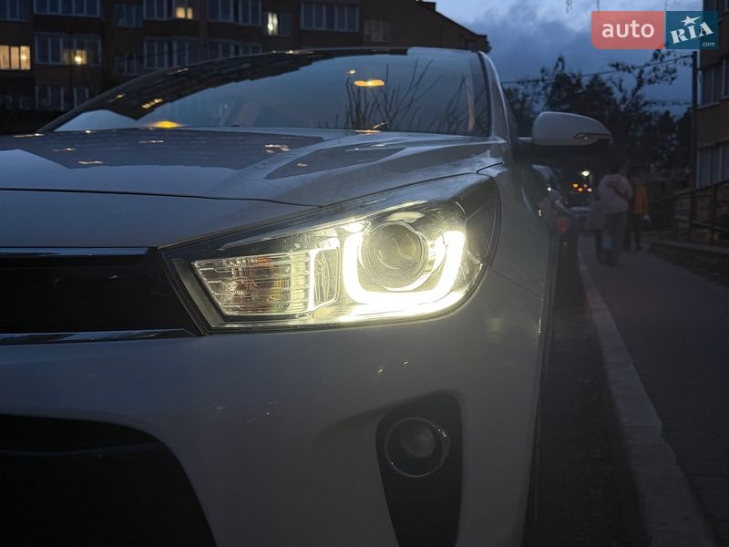 Хэтчбек Kia Rio 2017 в Киеве