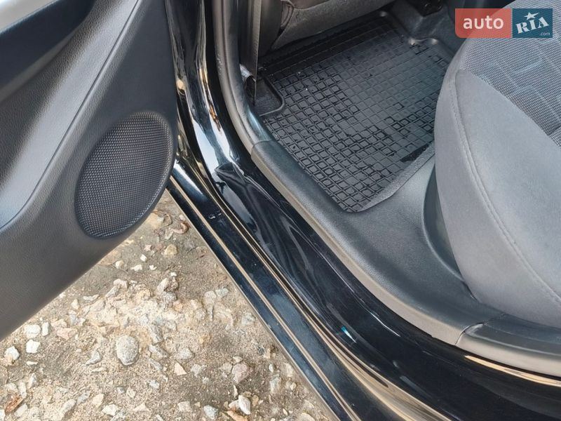 Хетчбек Kia Rio 2013 в Києві фото 15 Хетчбек Kia Rio 2013 в Києві