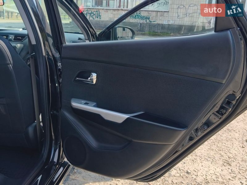 Хетчбек Kia Rio 2013 в Києві фото 42 Хетчбек Kia Rio 2013 в Києві