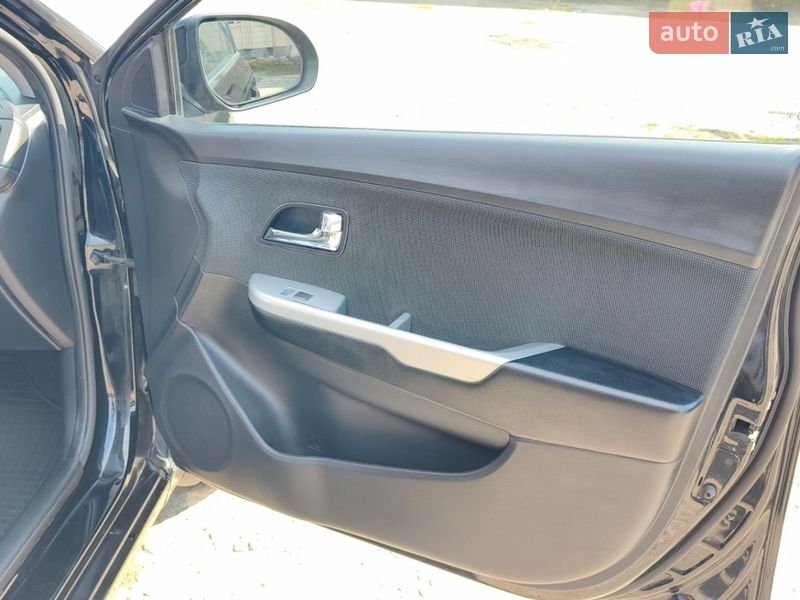 Хетчбек Kia Rio 2013 в Києві фото 53 Хетчбек Kia Rio 2013 в Києві