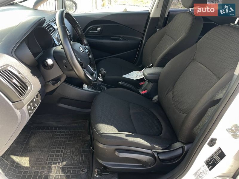 Седан Kia Rio 2017 в Киеве фото 10 Седан Kia Rio 2017 в Киеве