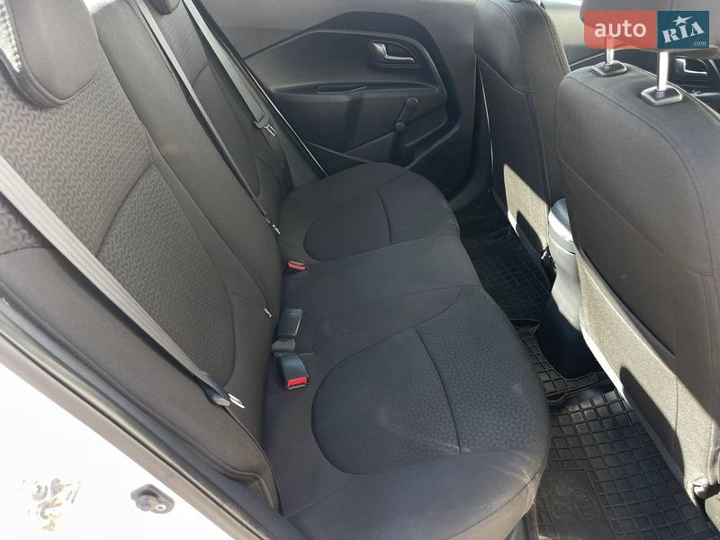 Седан Kia Rio 2017 в Киеве фото 22 Седан Kia Rio 2017 в Киеве