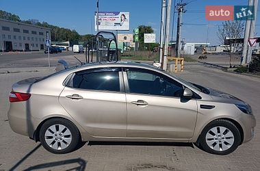 Седан Kia Rio 2013 в Києві