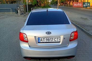 Седан Kia Rio 2010 в Ивано-Франковске